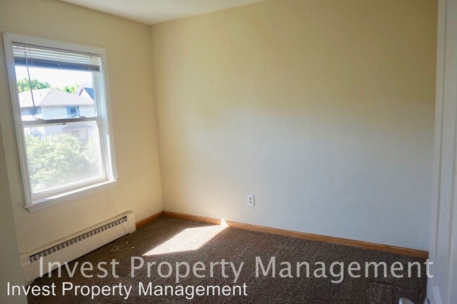 Building Photo - 331 W Fuller Ave