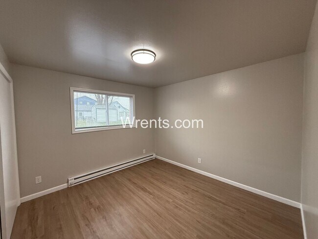 Building Photo - $500 off Move in Special - 2 Bed/1 Bath Cheney EWU