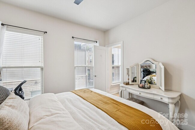 Building Photo - 12106 Brooklyn Ave