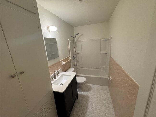 Building Photo - 2514 W 12th St