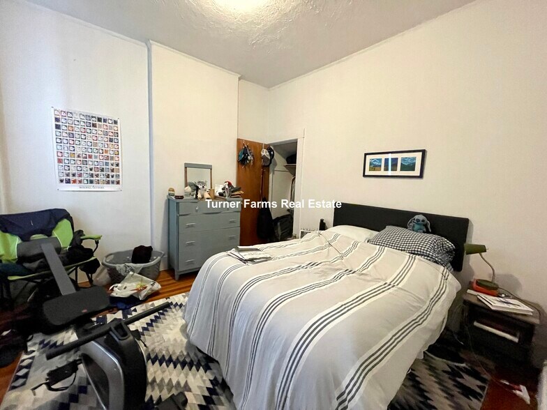 Building Photo - 38 Newton St