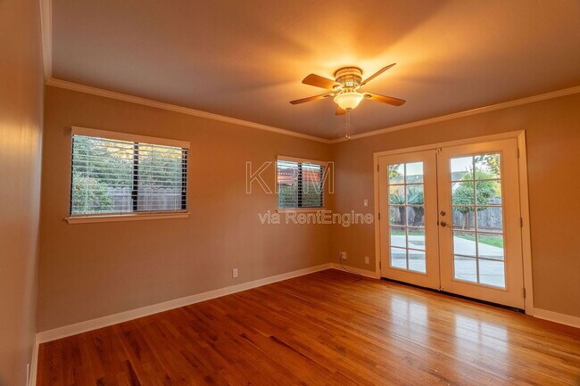 Building Photo - 1056 Cameron Way