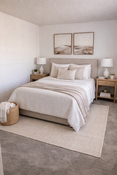 Building Photo - 5062 Rhode Island Dr