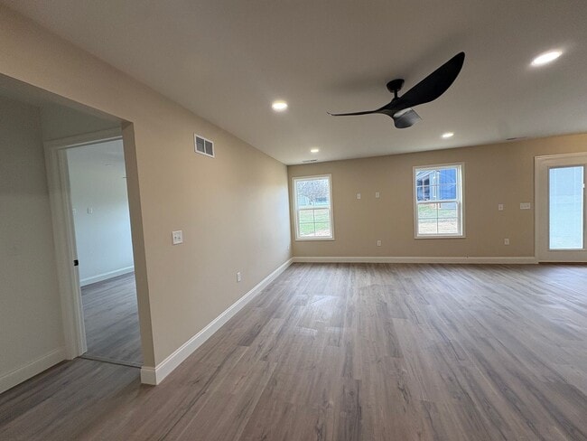 Building Photo - For Rent