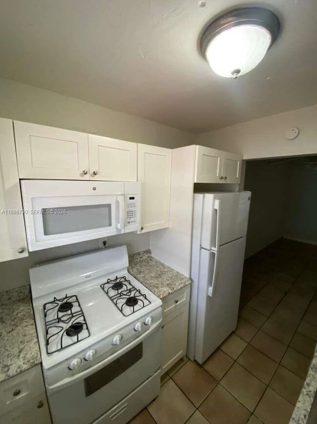 Building Photo - 4655 Palm Ave