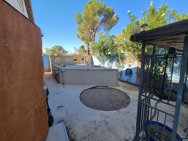 Building Photo - Single story in Montara Est 4 bed/2 full b...