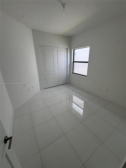 Building Photo - 4398 SW 173rd Ave