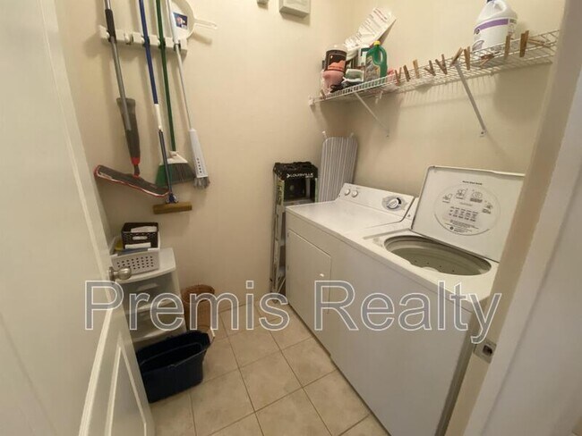 Building Photo - 2733 Via Cipriani