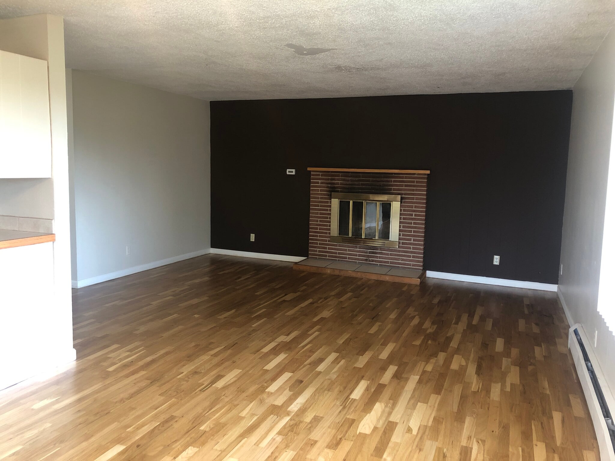 Building Photo - 1265 NE Hillside Dr