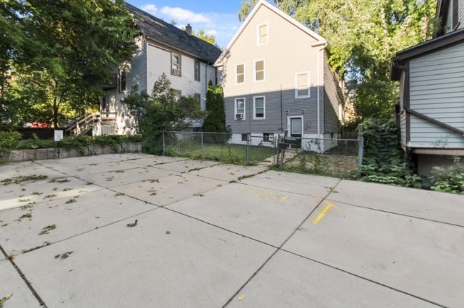 Building Photo - 1722 N Pulaski St