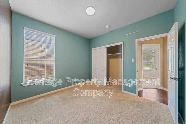 Building Photo - 141 Springtree Gate