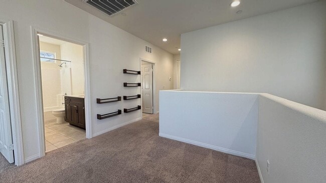 Building Photo - 646 S Brampton Ave