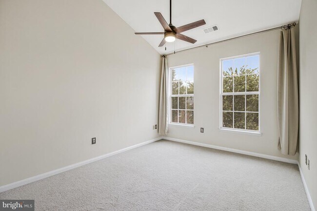 Building Photo - 801 S Greenbrier St