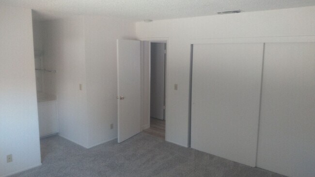 Building Photo - House: 3 Bedroom / 2 Bathroom - Loomis  (COMING SOON!!)
