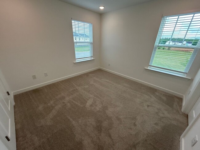 Building Photo - 6 Bedroom | 4 Bathroom New Construction Ga...