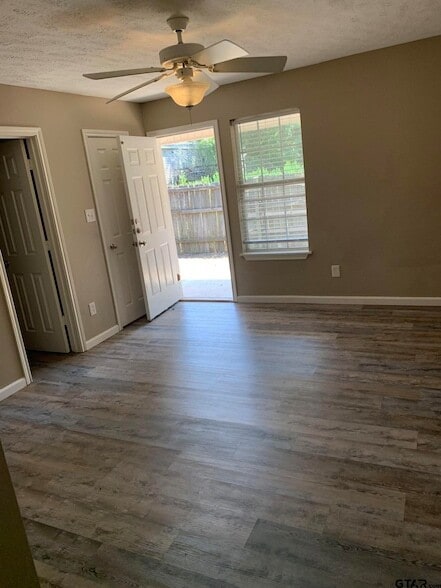 Building Photo - 113 Elm Creek Dr