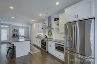 Building Photo - 1613 Chatham Ave
