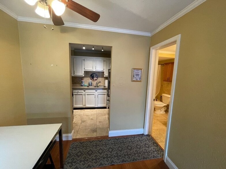 Building Photo - 405 Dunwoody St