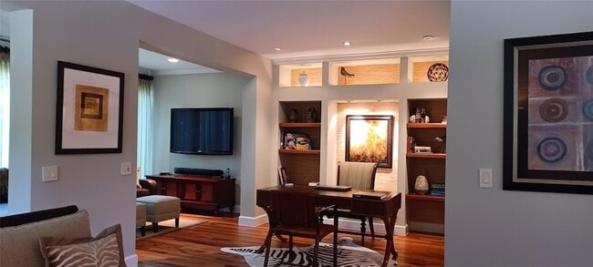 Building Photo - 6688 Via Regina