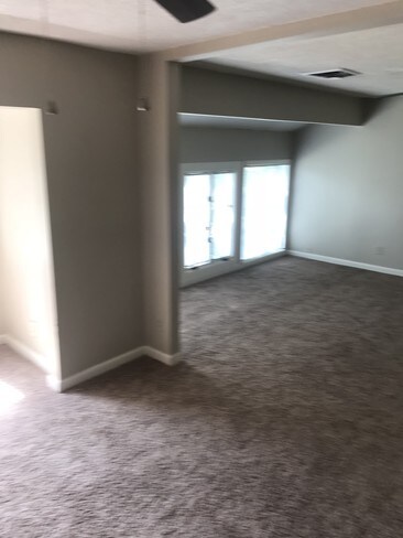 Building Photo - 24 Royalgate Dr