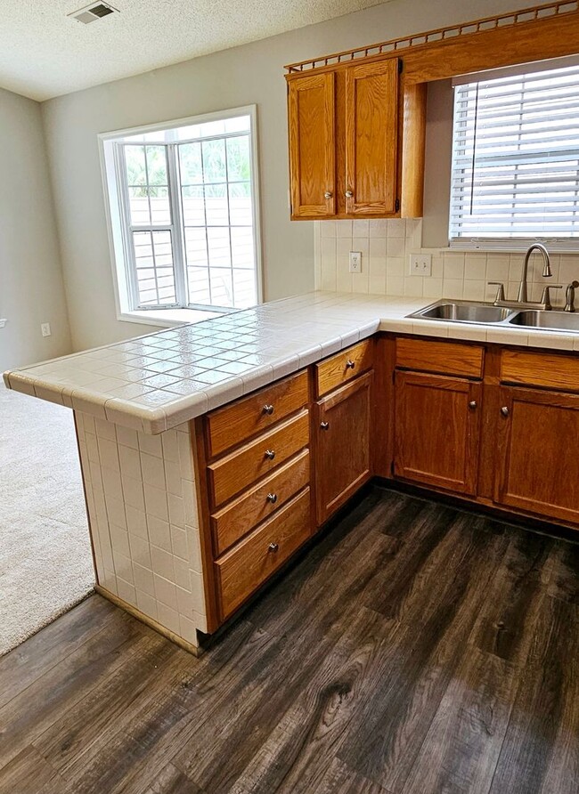 Building Photo - Spacious 2-Bed, 2-Bath Home with Modern Co...