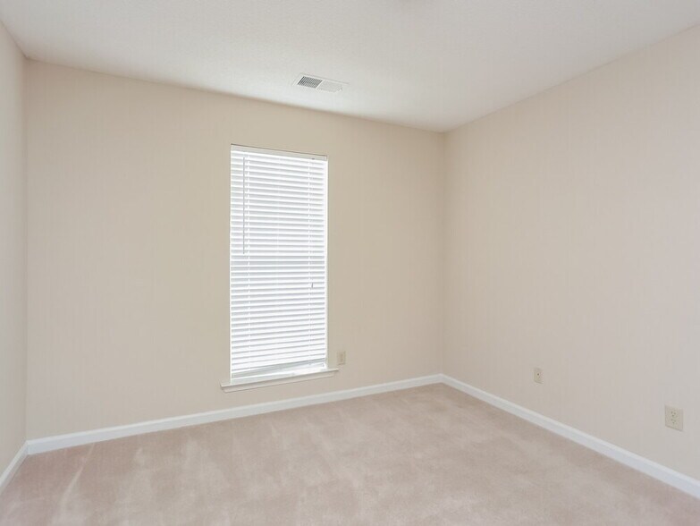 Building Photo - 5408 Hidden Meadows Dr