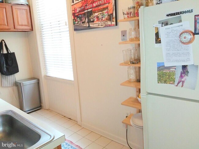 Building Photo - 2043 Mt Vernon St