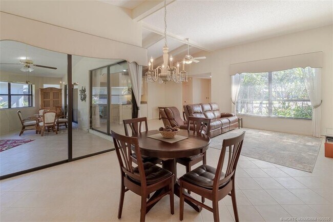 Building Photo - 2343 SW Spoonbill Dr