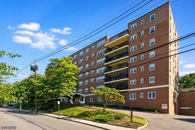 Building Photo - 415 Claremont Ave