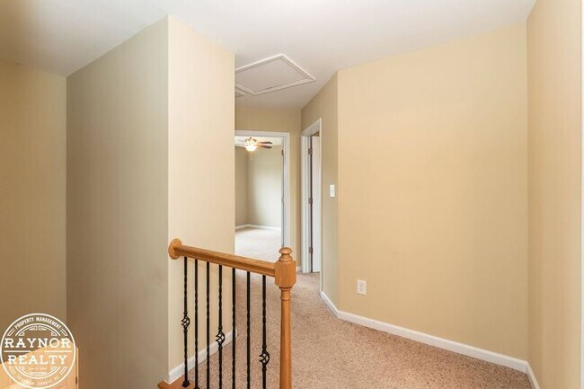 Building Photo - 335 Moonlight Dr
