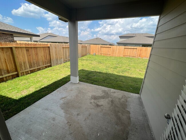 Building Photo - 7719 Brushwood Dr