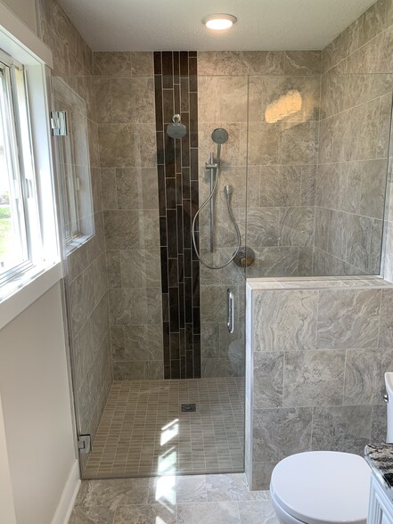 Glass zero entry roll-in shower - 9057 Prairieview Ln N