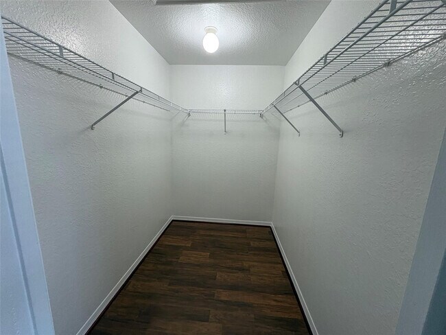 Building Photo - 1905 SW 60th Terrace