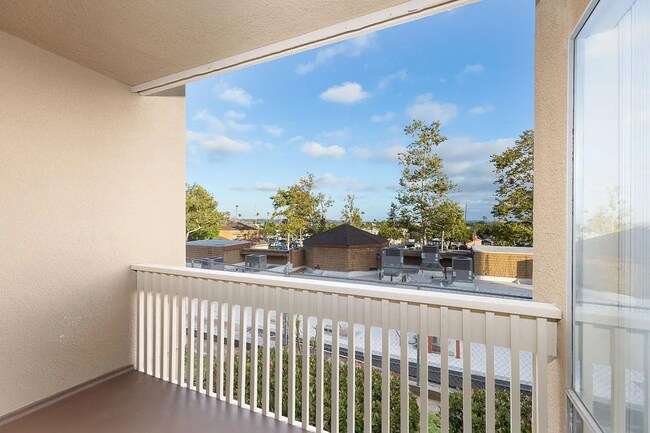 Building Photo - Dual-Master Condo Near the Beach w/ Firewo...