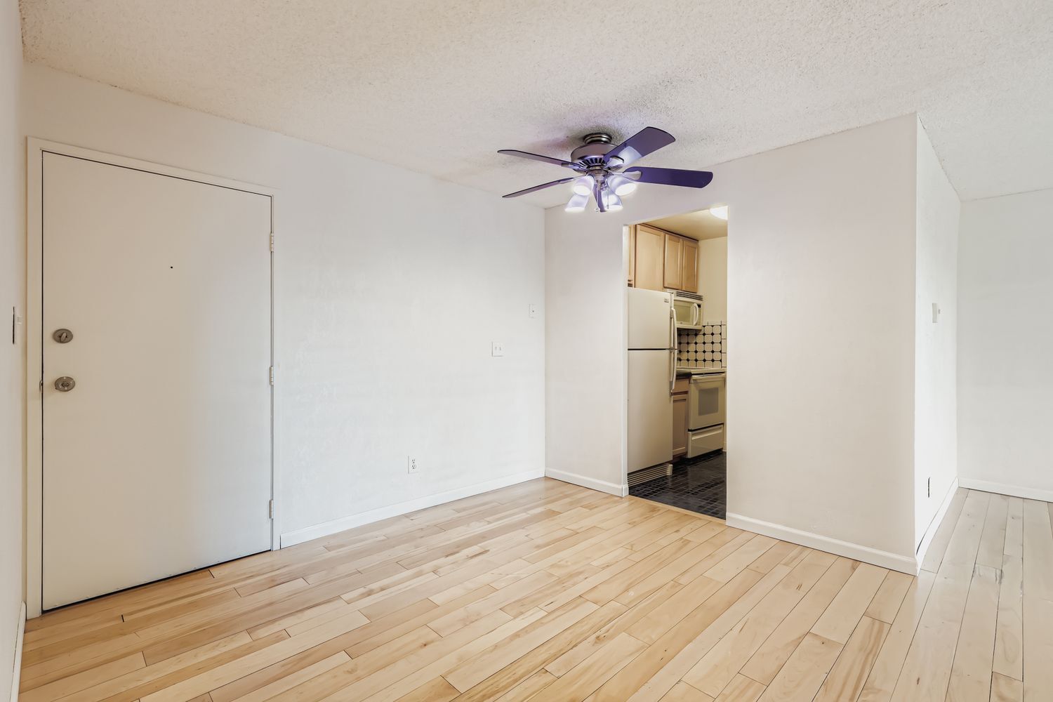 Building Photo - 1250 Golden Cir