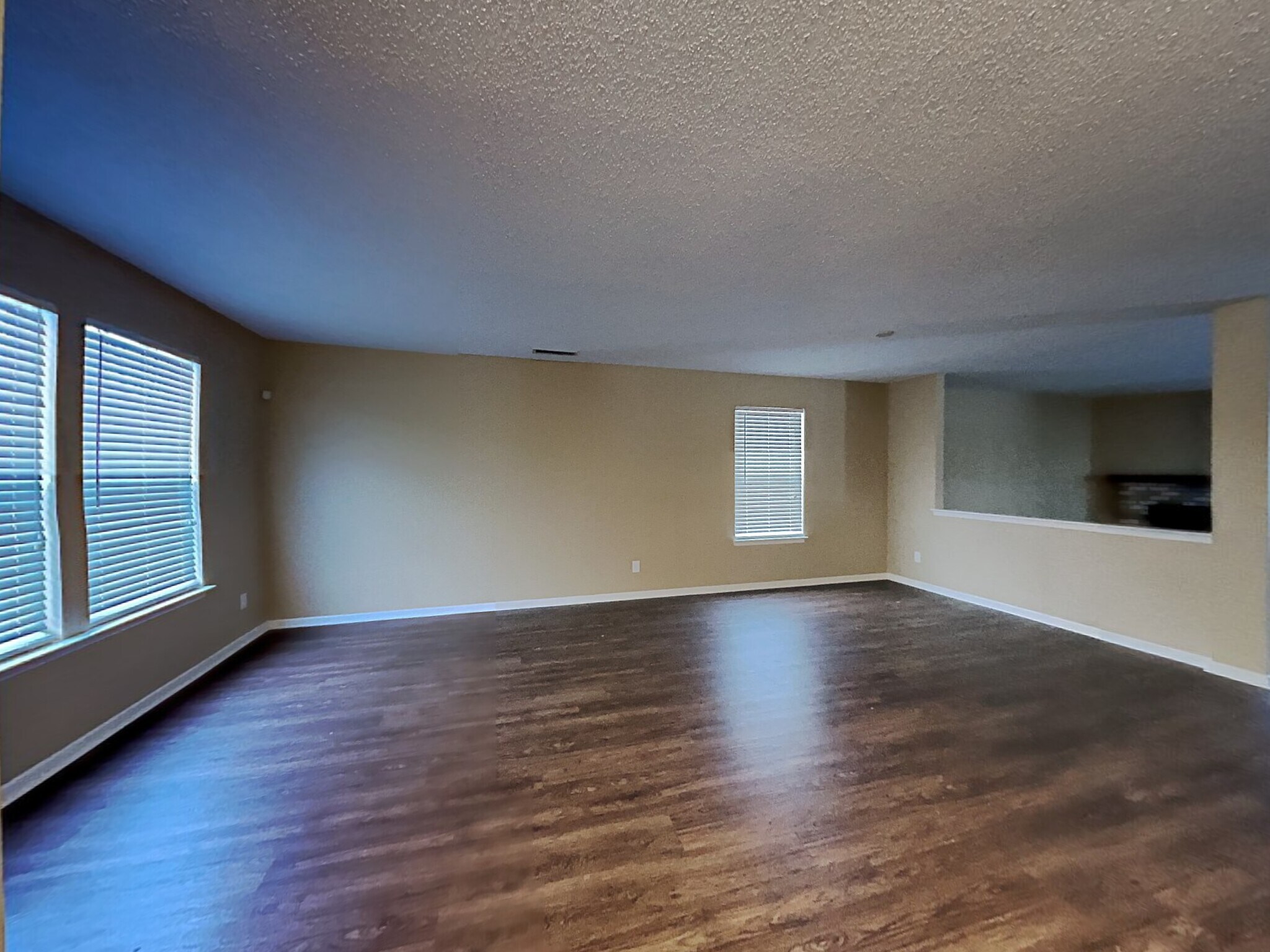 Building Photo - 10099 Weeping Cherry Dr