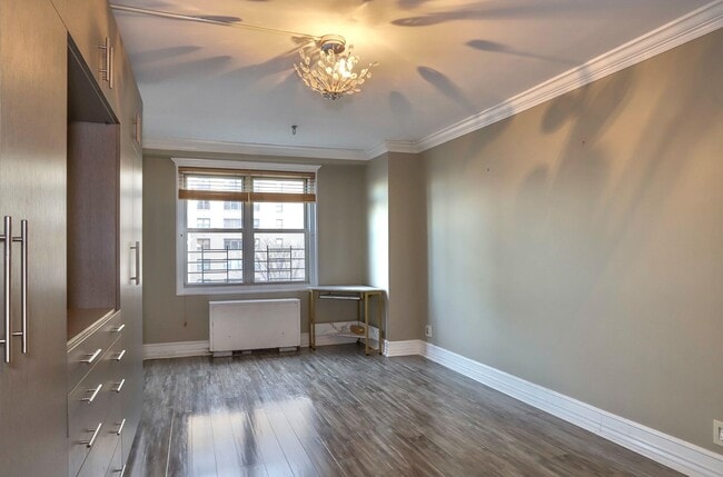 Building Photo - 225 St Pauls Ave