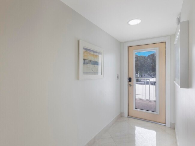 Building Photo - 2649 Florida Blvd