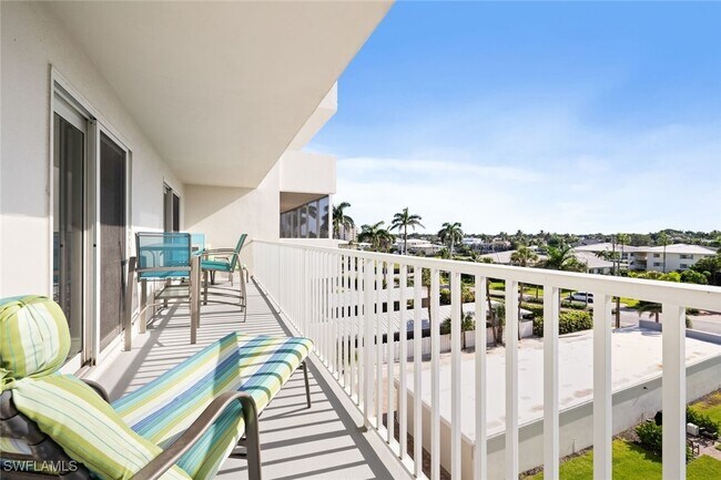 Building Photo - 1977 Gulf Shore Blvd N