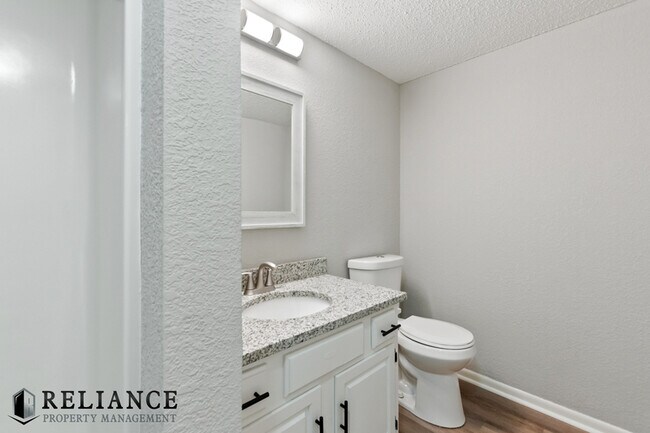 Building Photo - 8712 Lakeland Cir