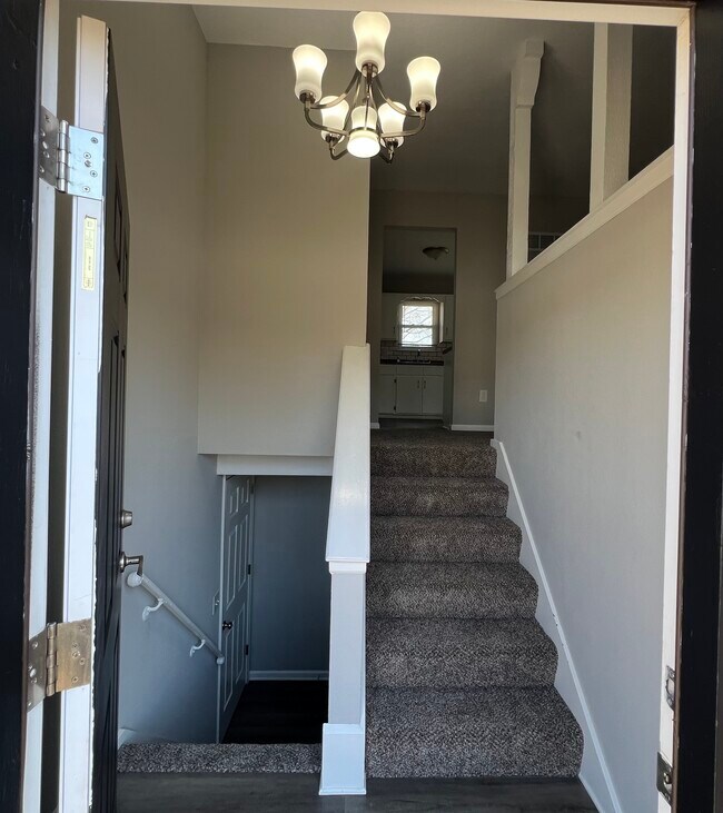 Building Photo - 1800 SE Abbey St