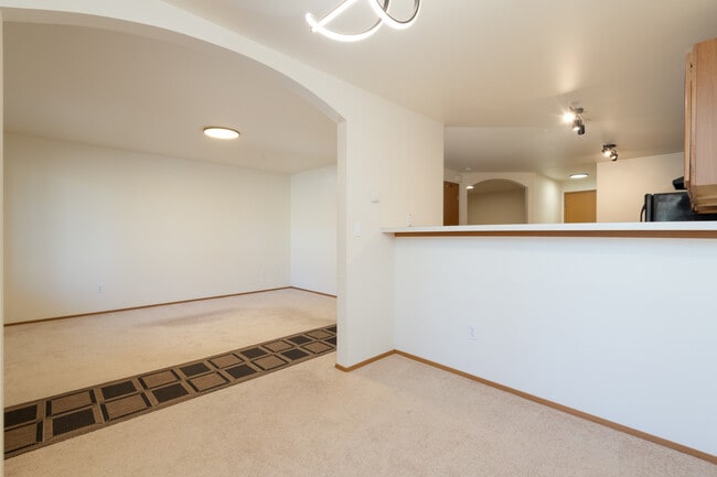 Building Photo - 2732 Hidden Springs Loop SE