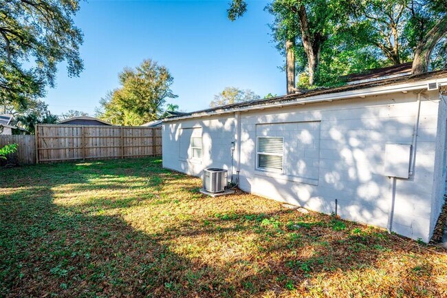 Building Photo - 1007 E 32nd Ave