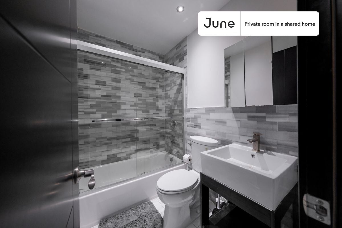 Building Photo - Room in Shared 4 bed/2 bath home