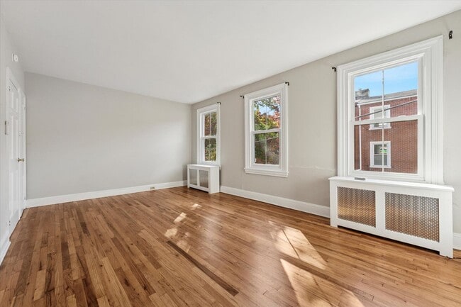 Building Photo - Updated 2BR Apartment in the Heart of West...