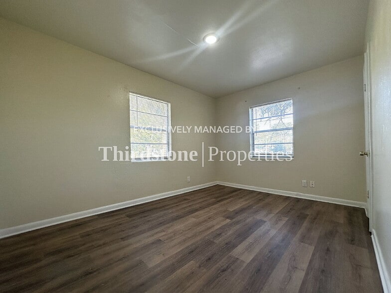 Building Photo - 5502 Plymouth St