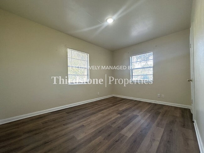 Building Photo - 5502 Plymouth St