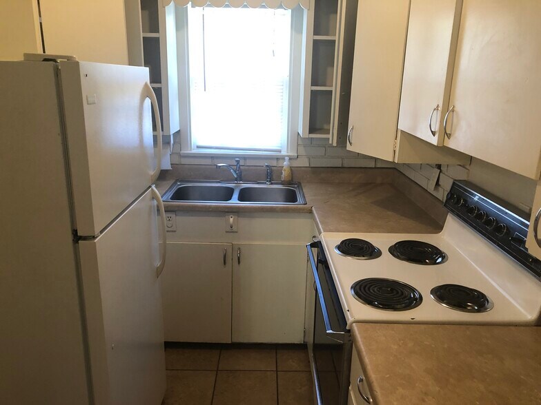 Kitchen - 1210 W Murdock St