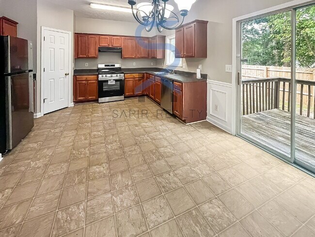 Building Photo - Charming 3-Bed, 3-Bath Retreat in Stone Mo...