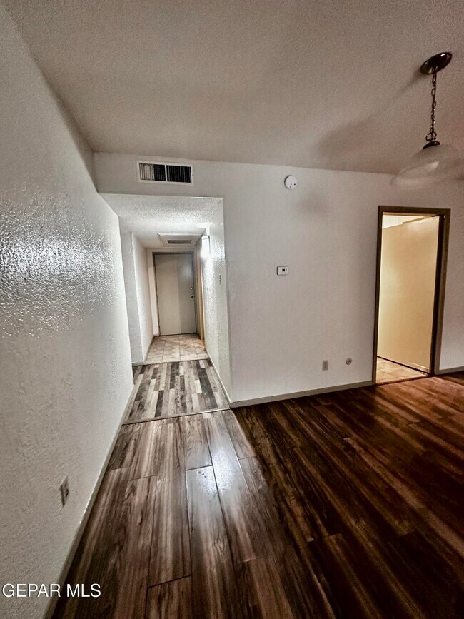 Building Photo - 4433 N Stanton St